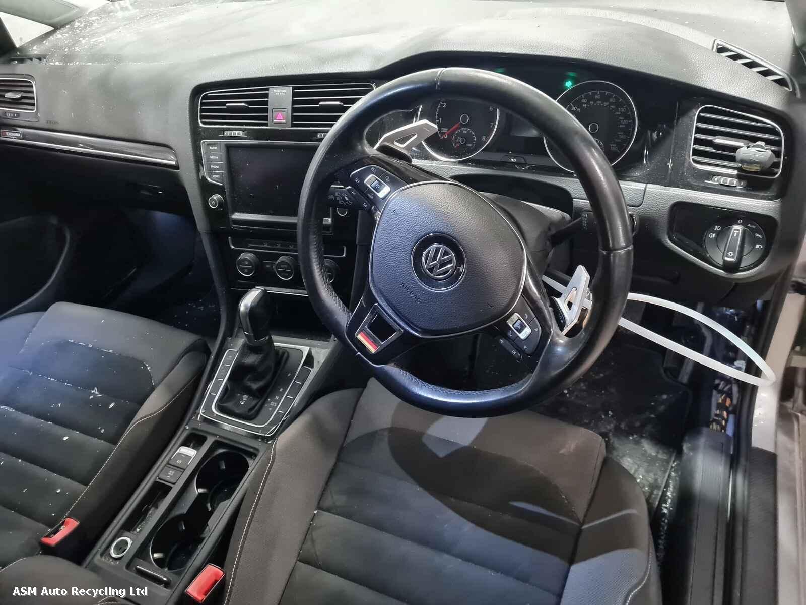 View Auto part Volkswagen Golf 2013 Unknown Hatchback Breaking