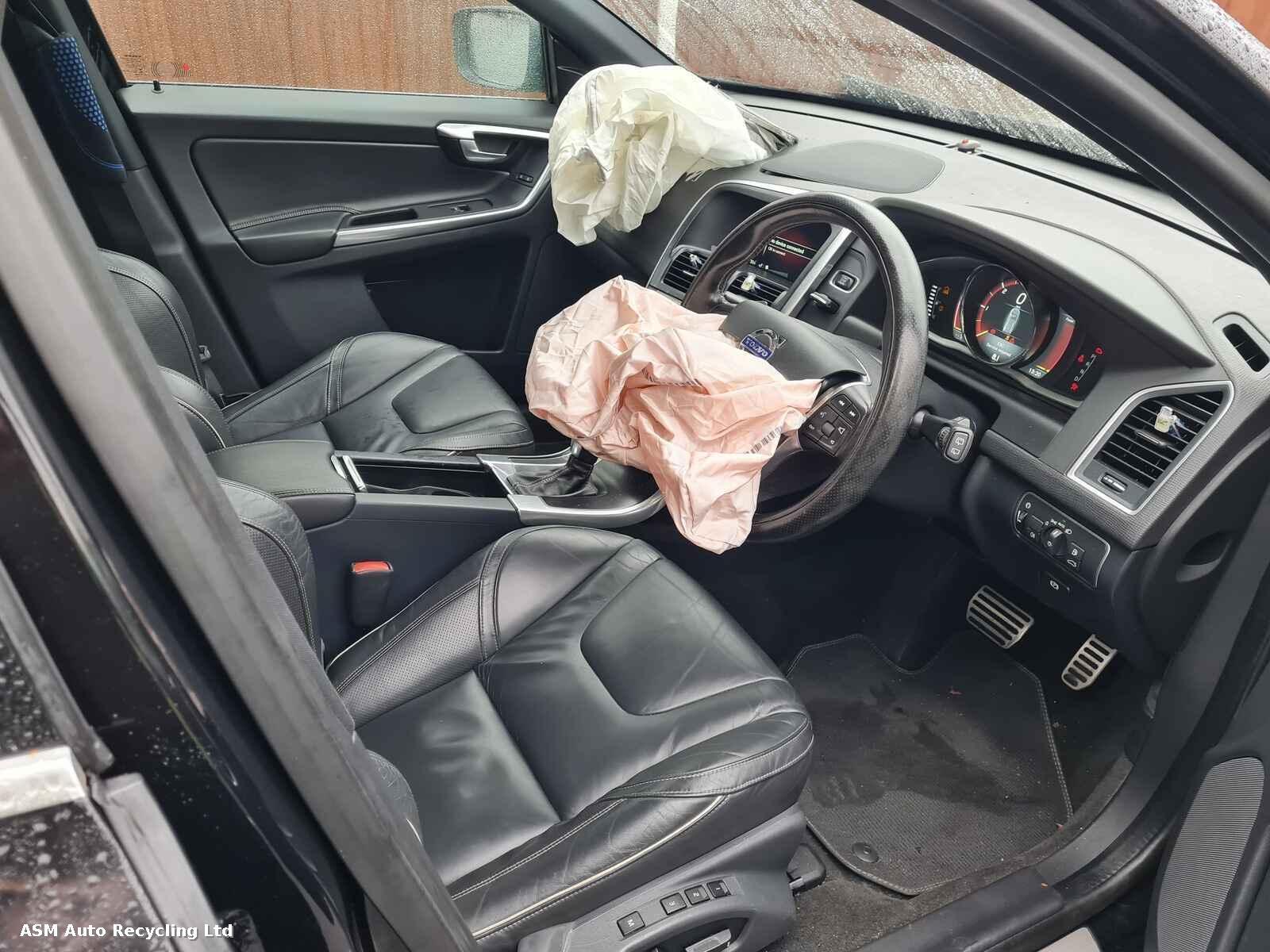 View Auto part Volvo Xc60 2015 5 Door Estate Breaking