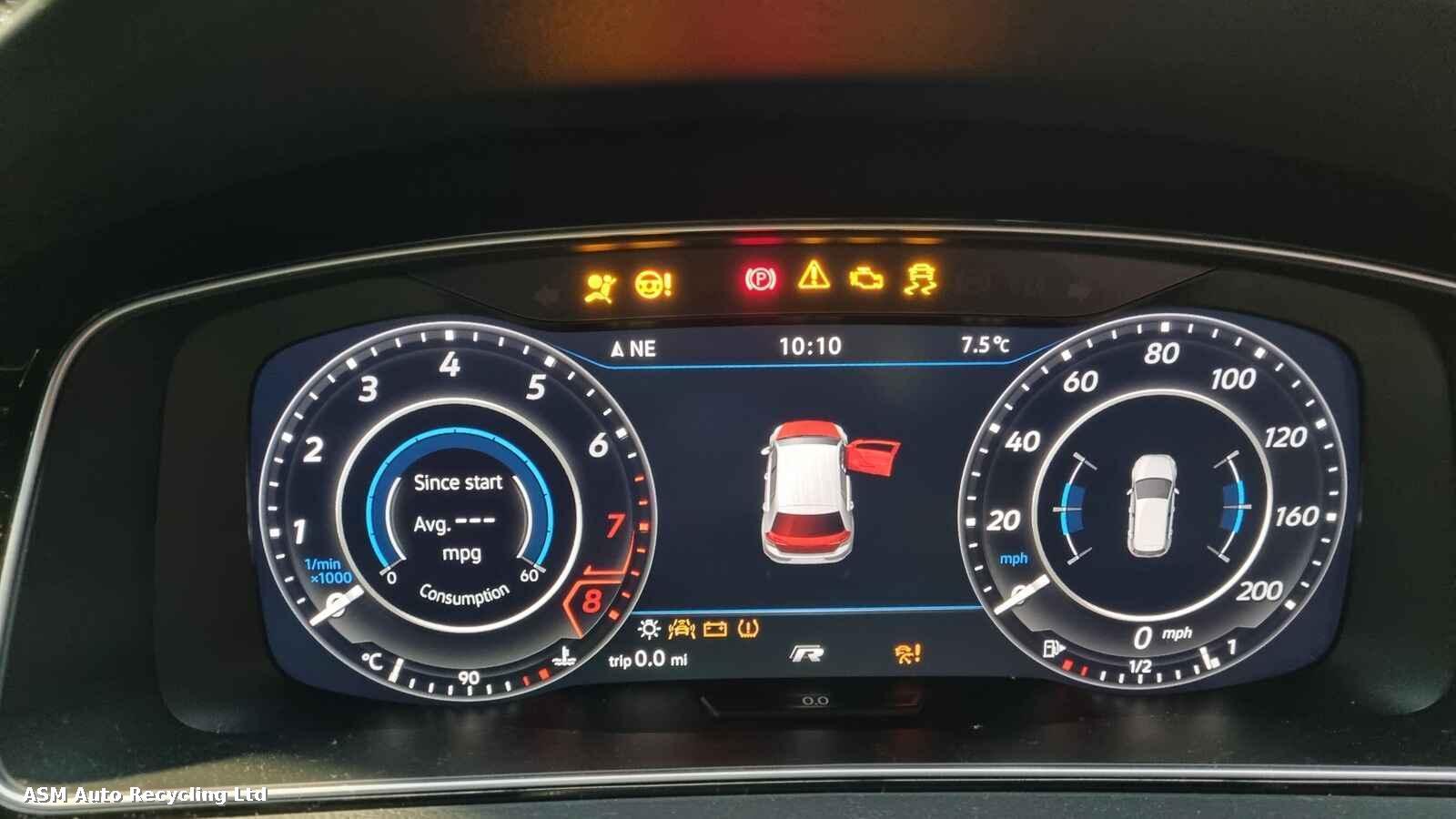 View Auto part Volkswagen Golf 2018 5 Door Hatchback Breaking