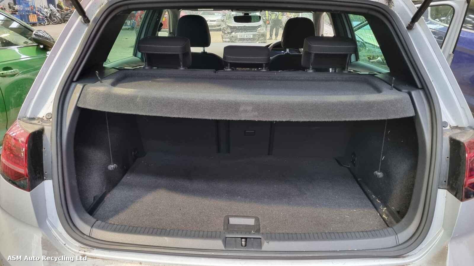 View Auto part Volkswagen Golf 2018 5 Door Hatchback Breaking