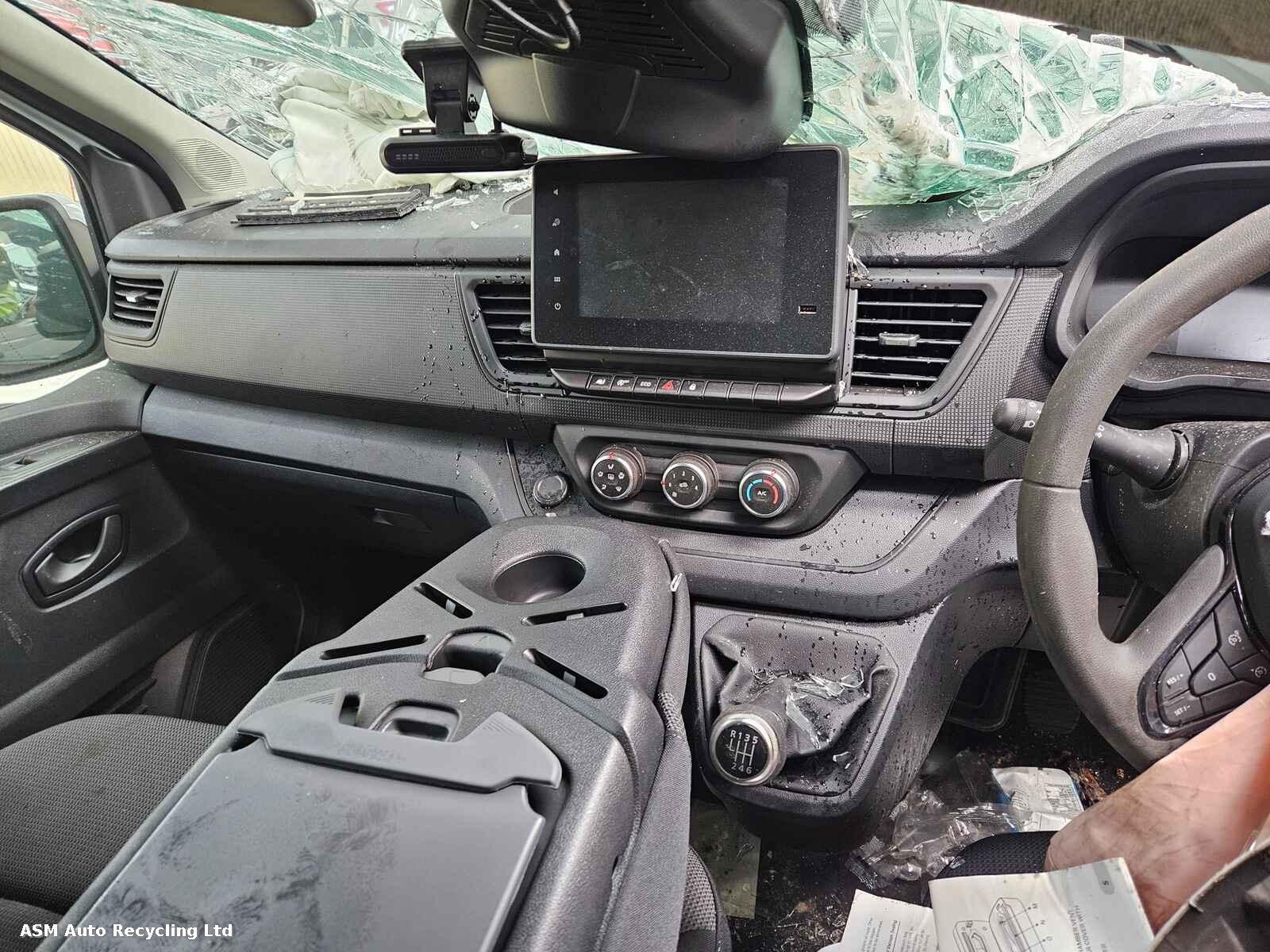 View Auto part Renault Trafic 2025 Unknown Van Breaking