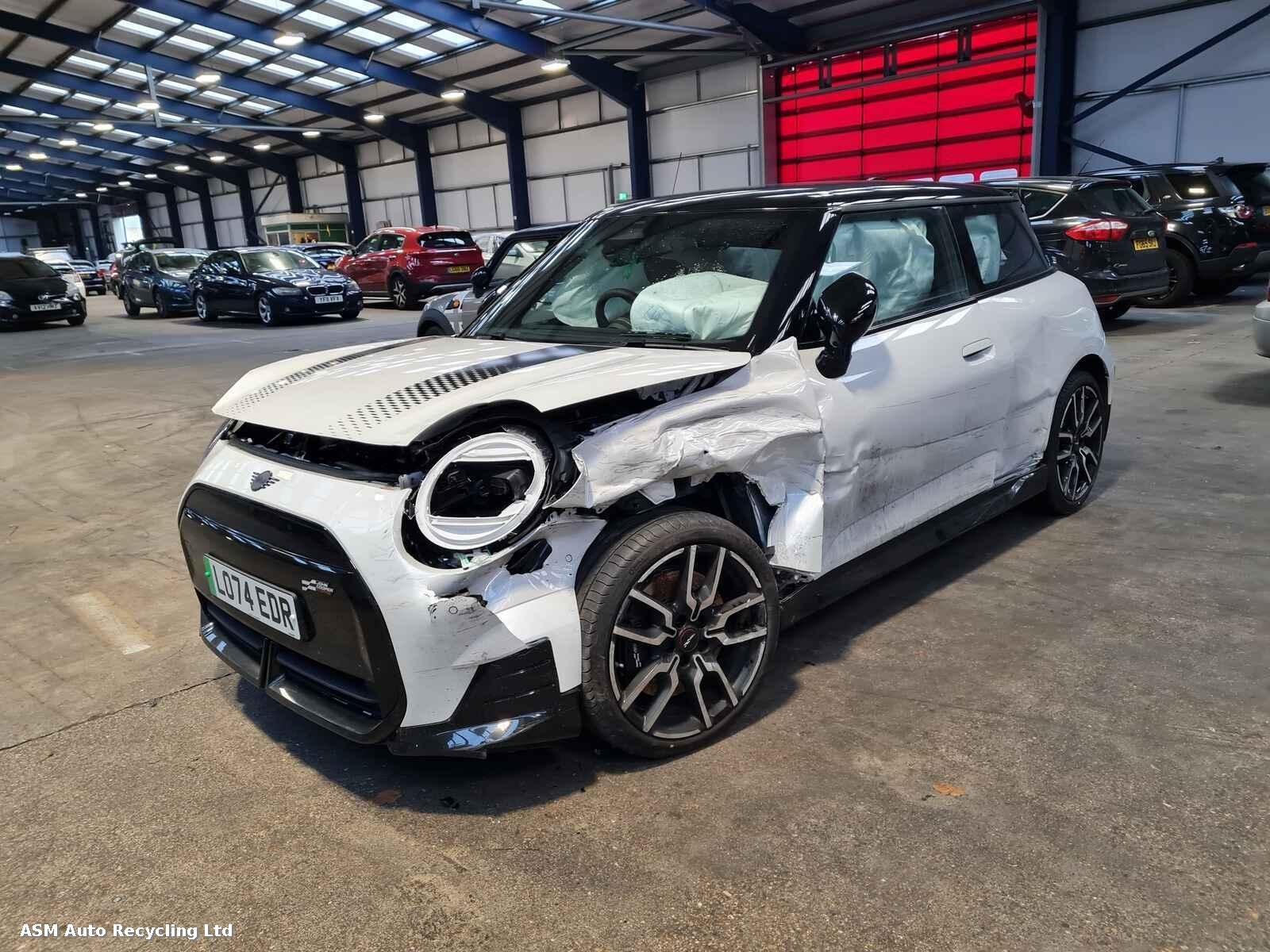 View Auto part Mini (bmw) Mini 2024 3 Door Hatchback Breaking