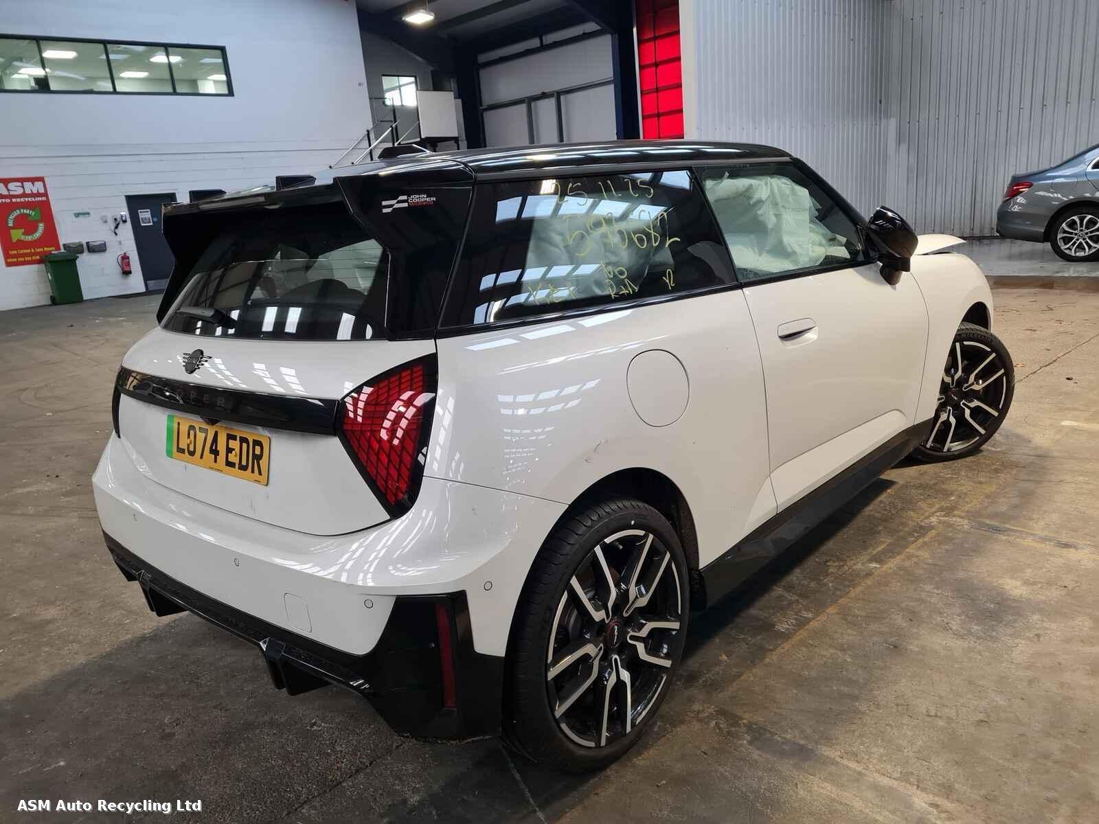 View Auto part Mini (bmw) Mini 2024 3 Door Hatchback Breaking