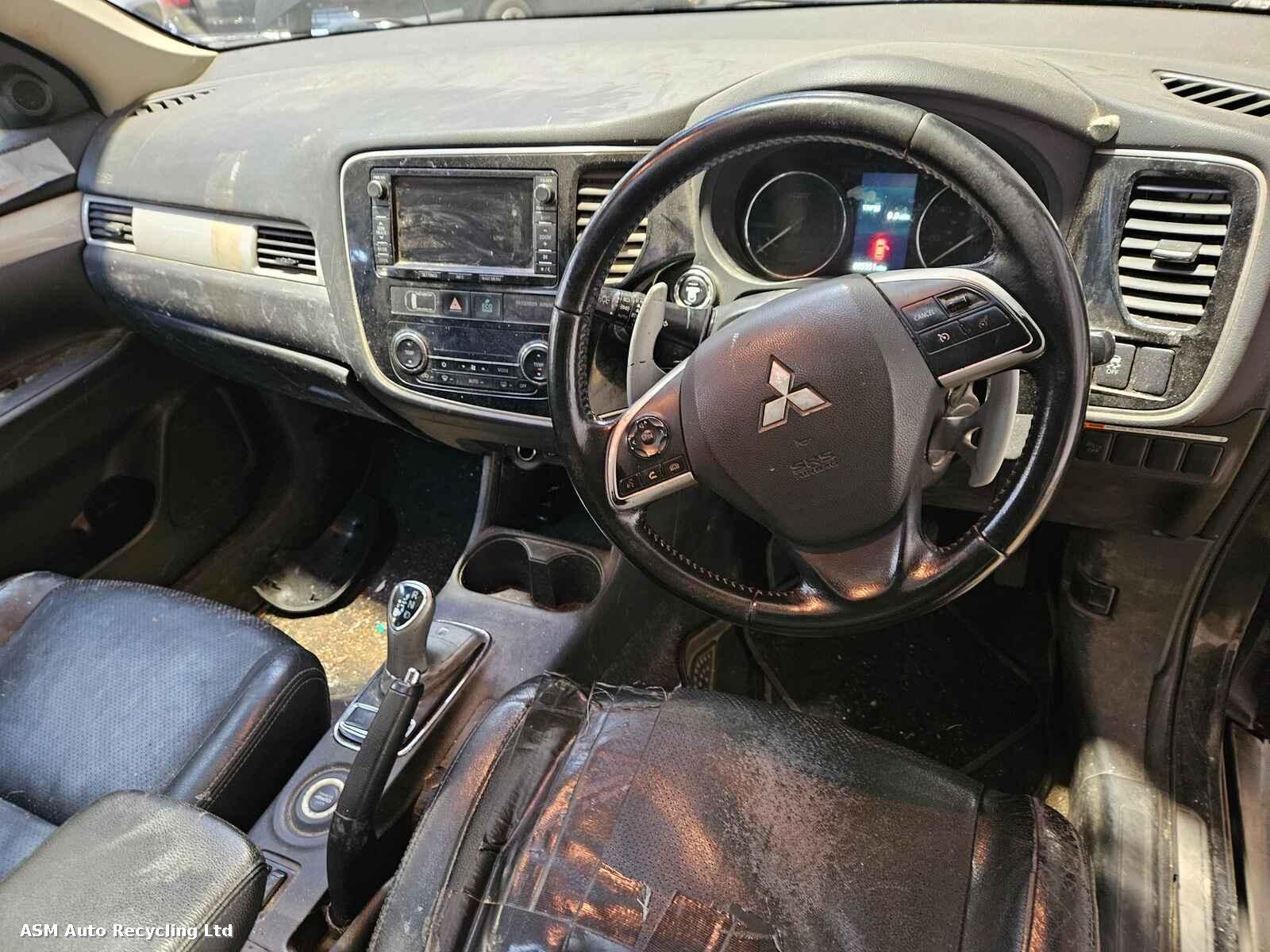 View Auto part Mitsubishi Outlander 2014 5 Door Estate Breaking