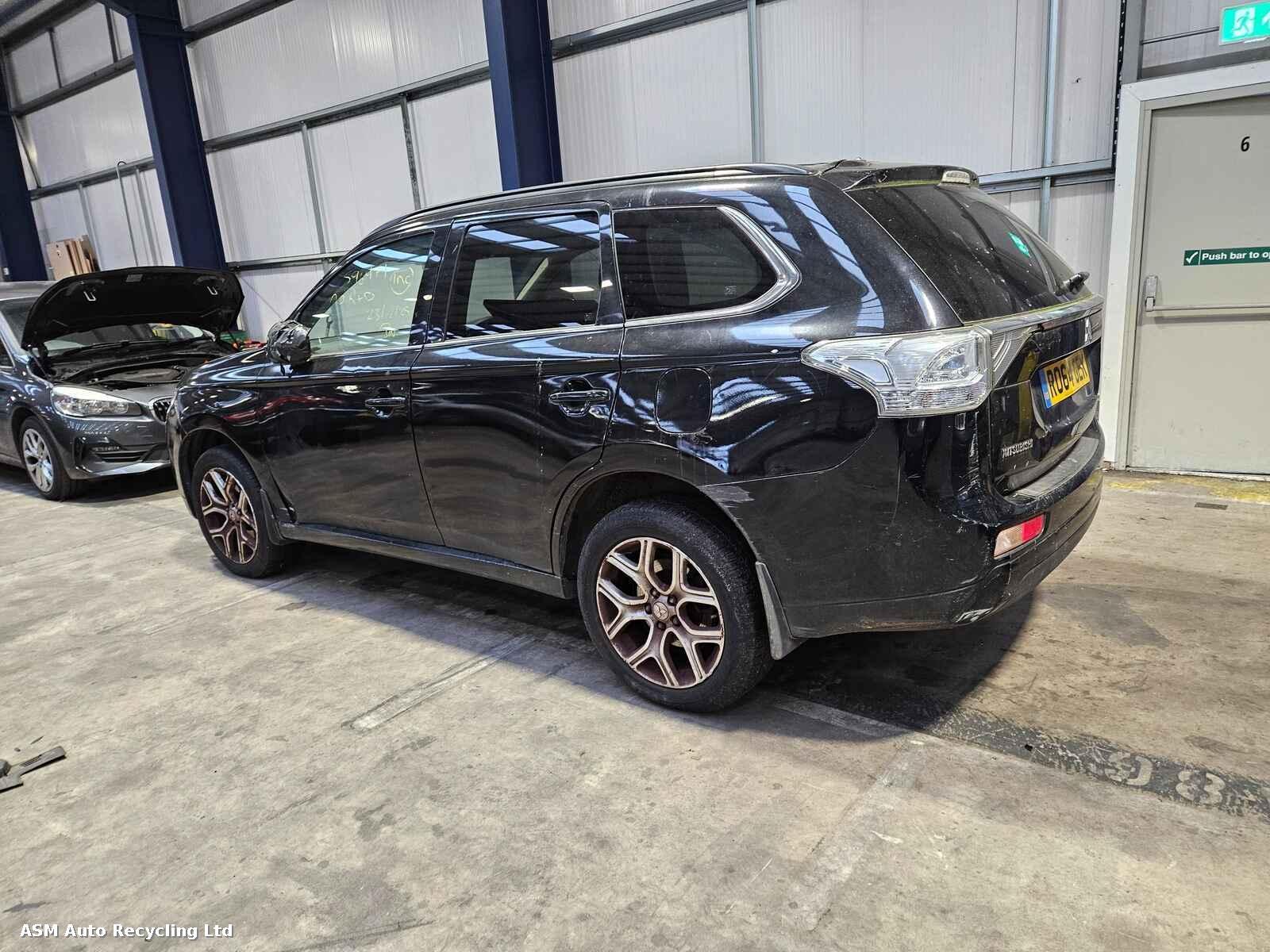 View Auto part Mitsubishi Outlander 2014 5 Door Estate Breaking