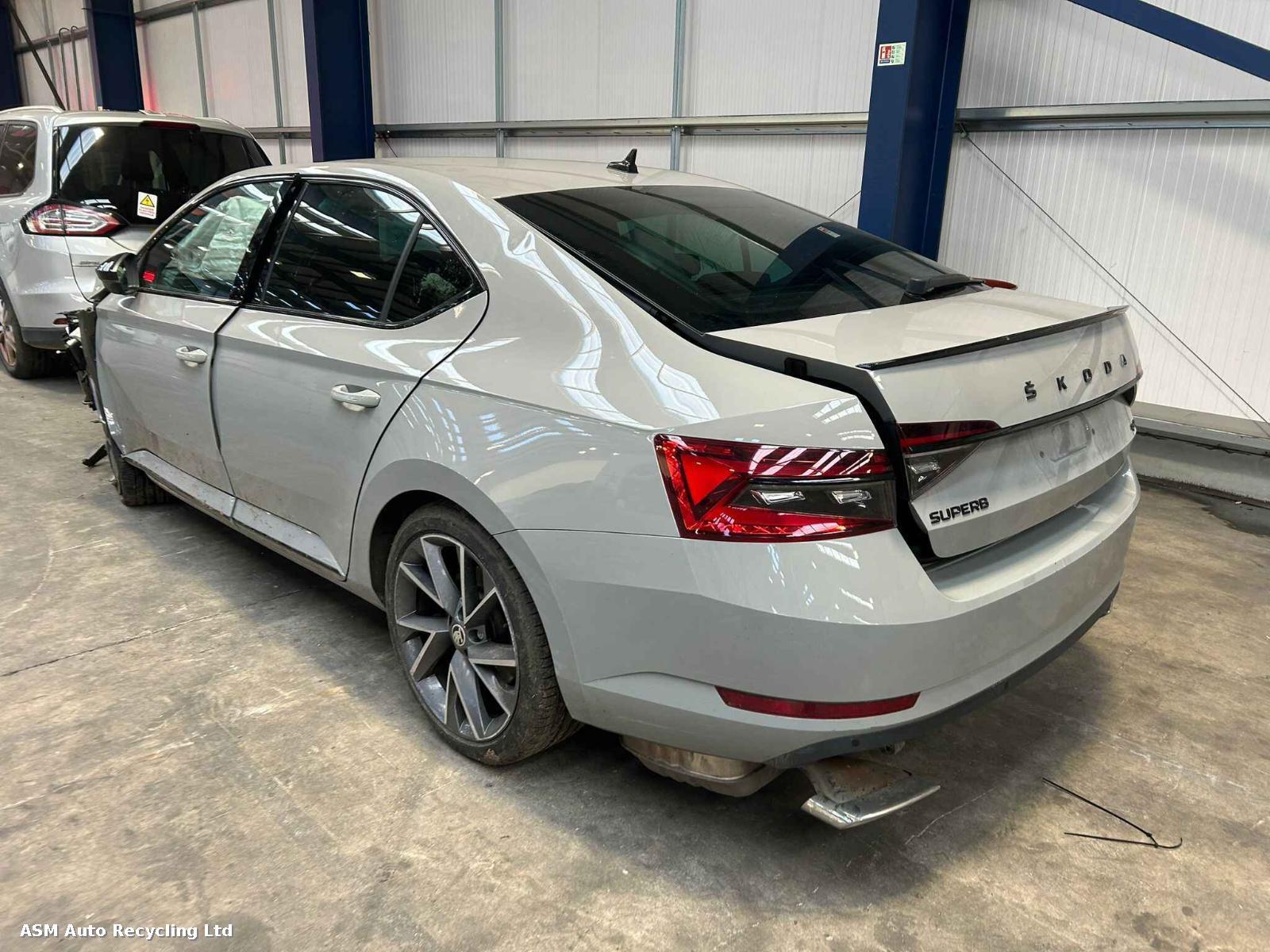 View Auto part Skoda Superb 2021 5 Door Hatchback Breaking