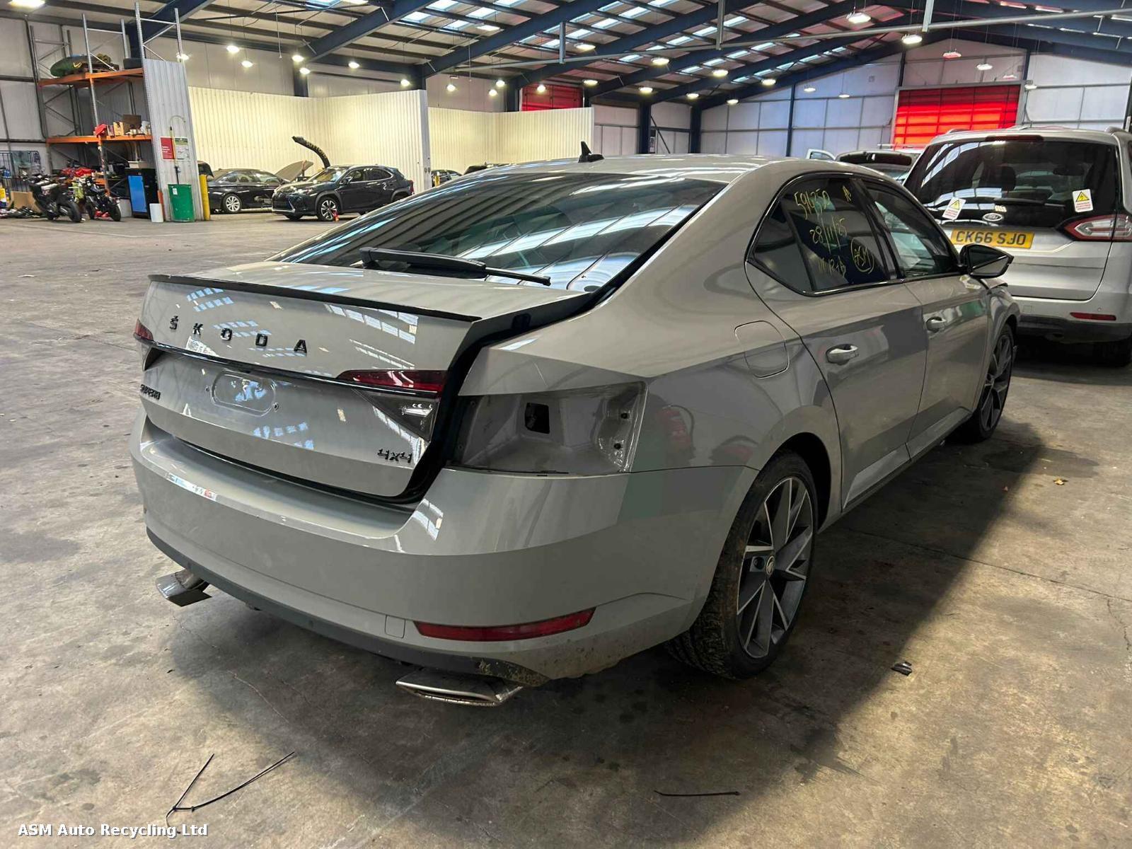 View Auto part Skoda Superb 2021 5 Door Hatchback Breaking