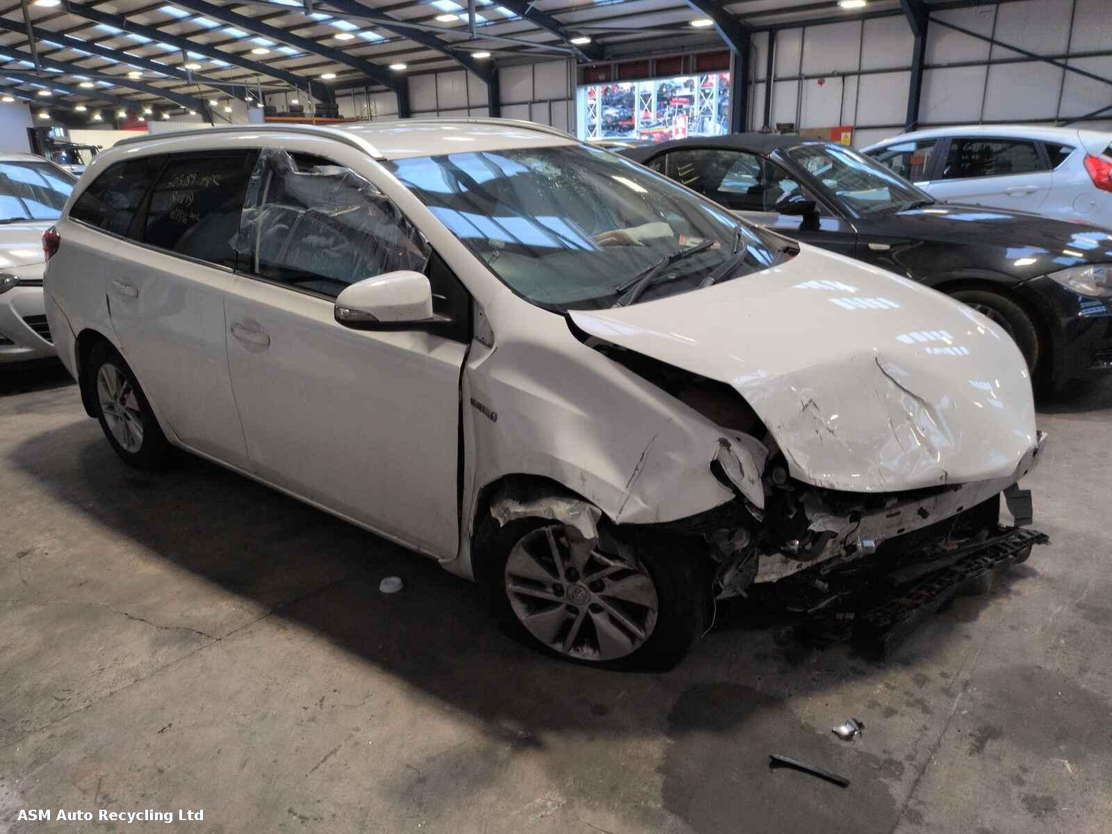 Image for a Toyota Auris 2015 5 Door Estate Breaking