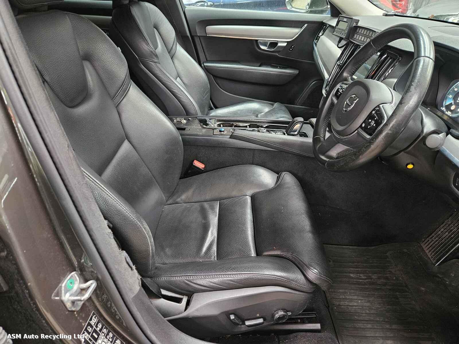 View Auto part Volvo S90 2021 4 Door Saloon Breaking