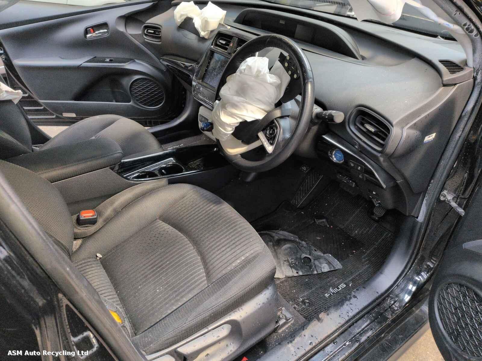 View Auto part Toyota Prius 2017 5 Door Hatchback Breaking