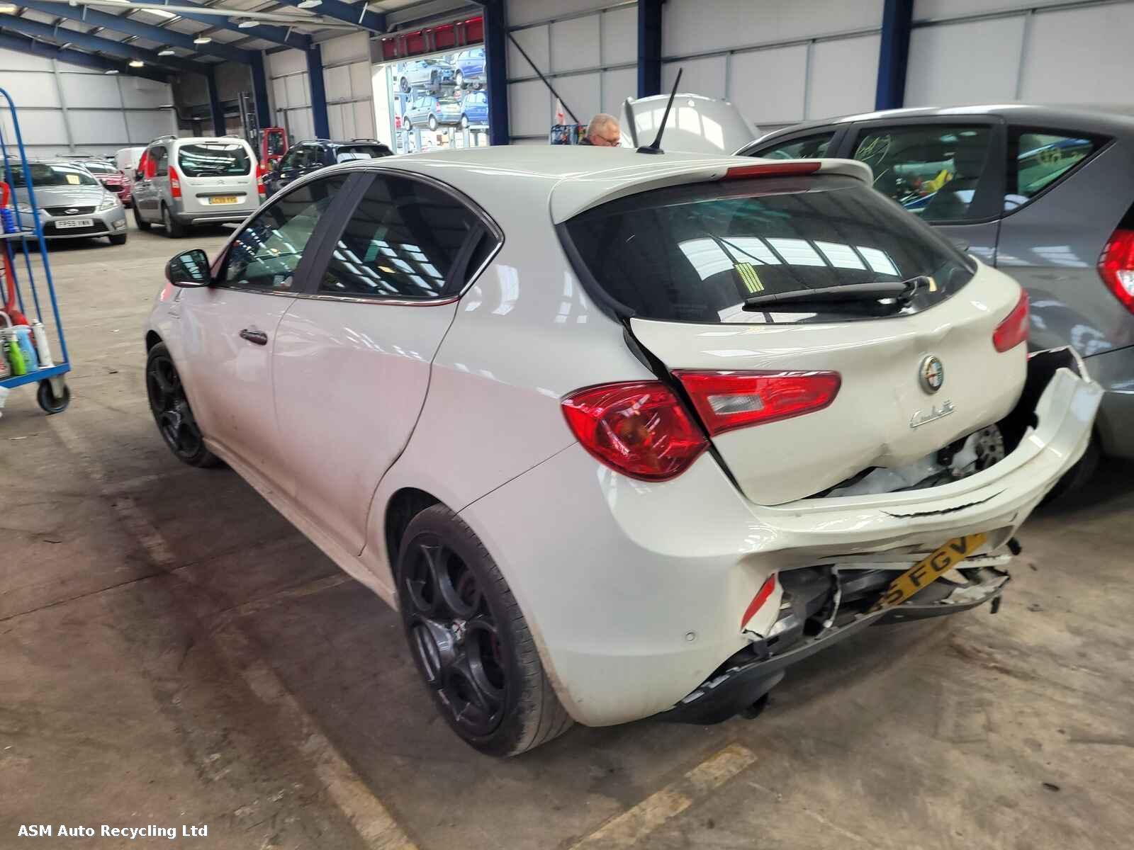 View Auto part Alfa Romeo Giulietta 2015 5 Door Hatchback Breaking