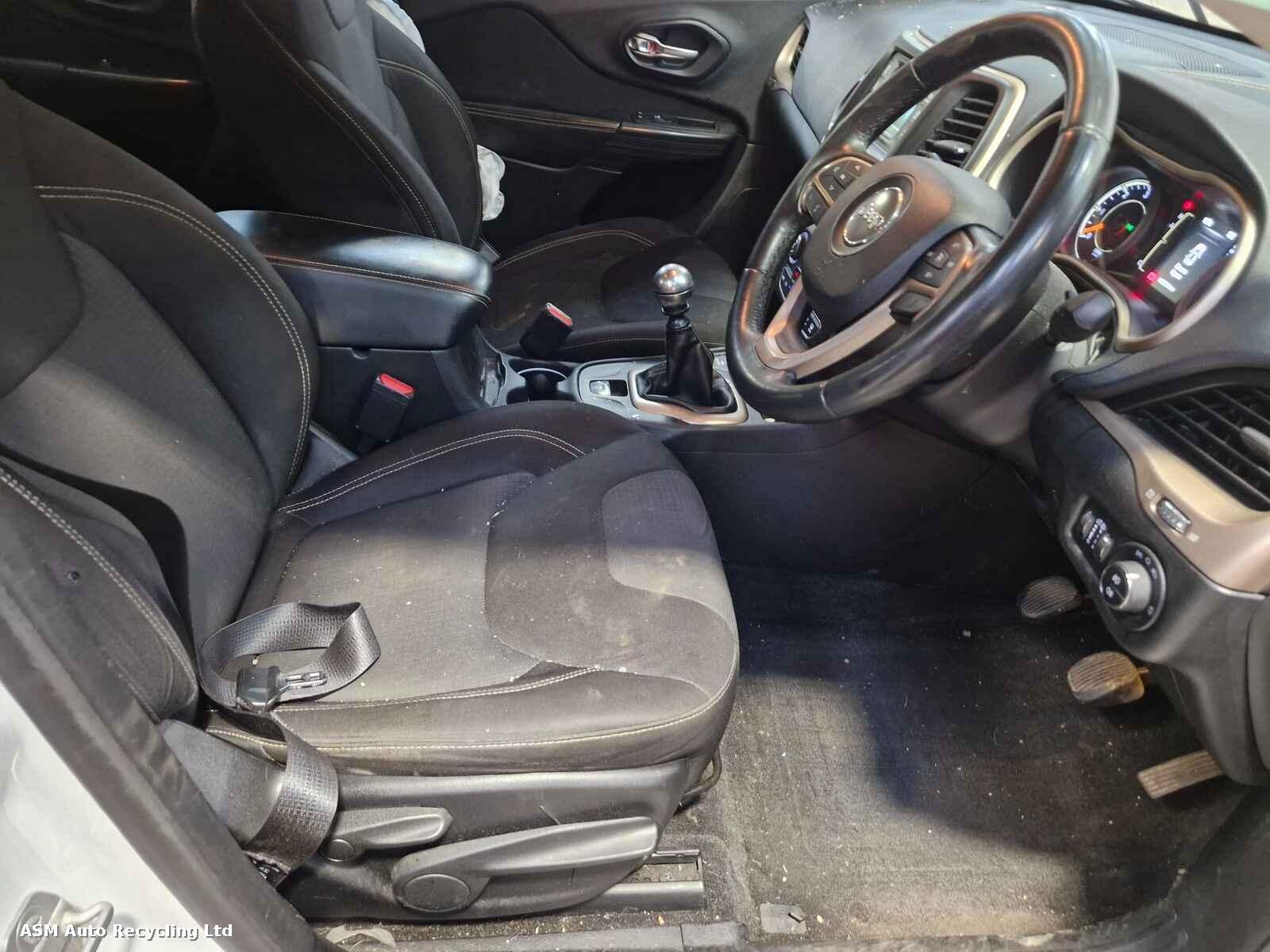 View Auto part Jeep Cherokee 2016 5 Door Estate Breaking