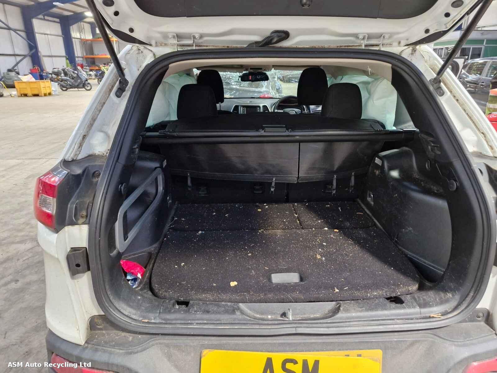 View Auto part Jeep Cherokee 2016 5 Door Estate Breaking