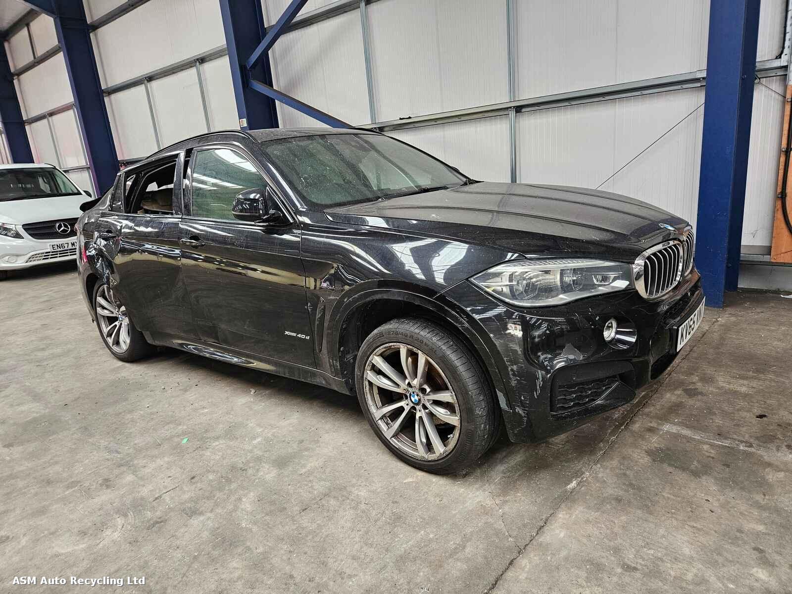 Image for a Bmw X6 2015 4 Door Coupe Breaking