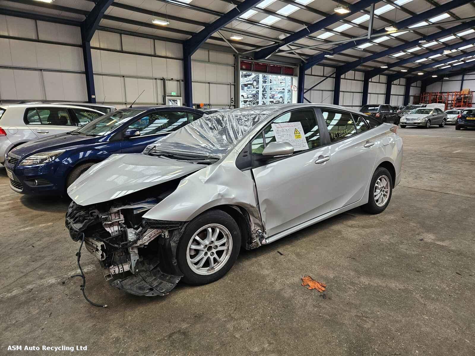 View Auto part Toyota Prius 2016 5 Door Hatchback Breaking