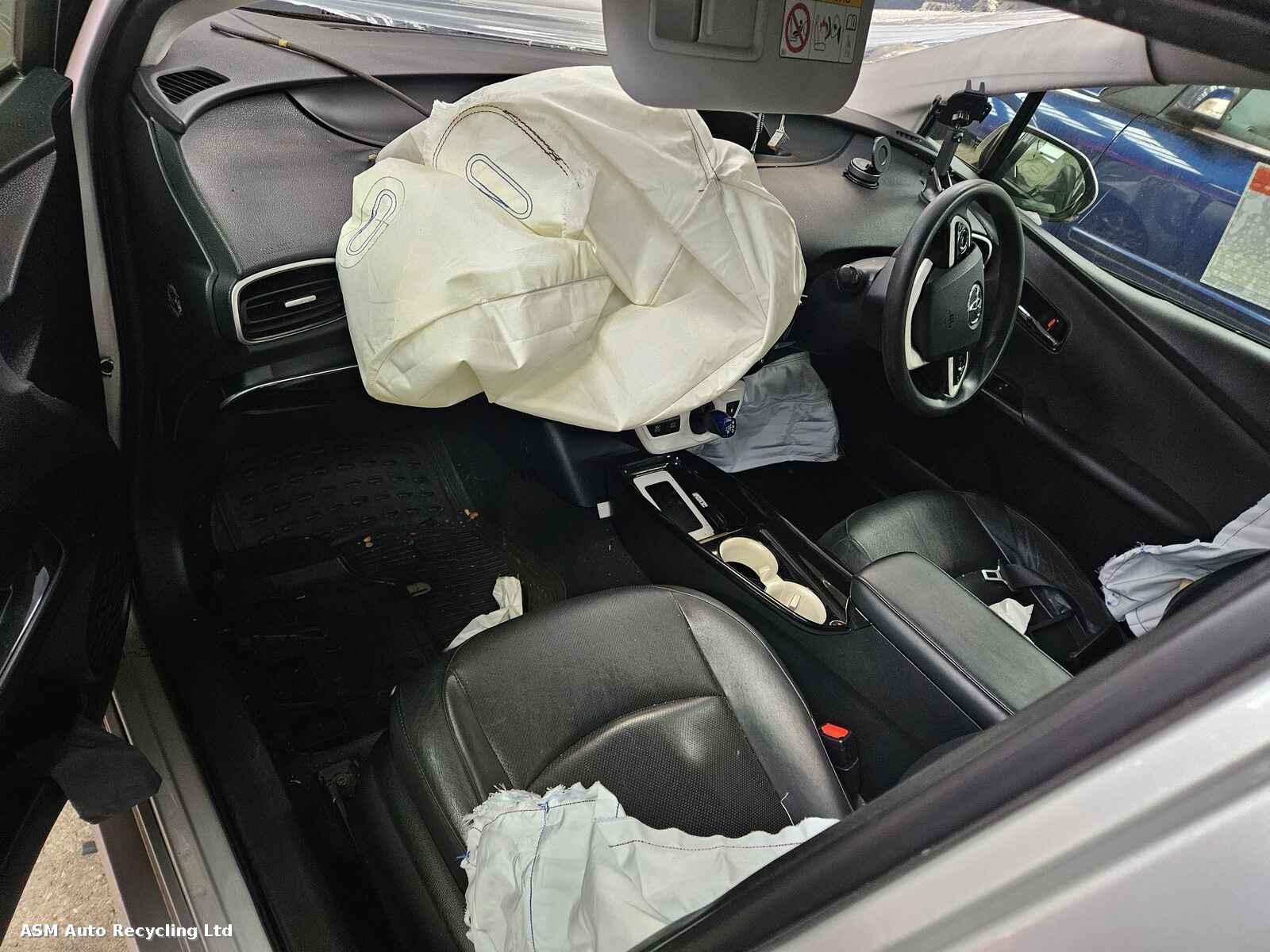 View Auto part Toyota Prius 2016 5 Door Hatchback Breaking