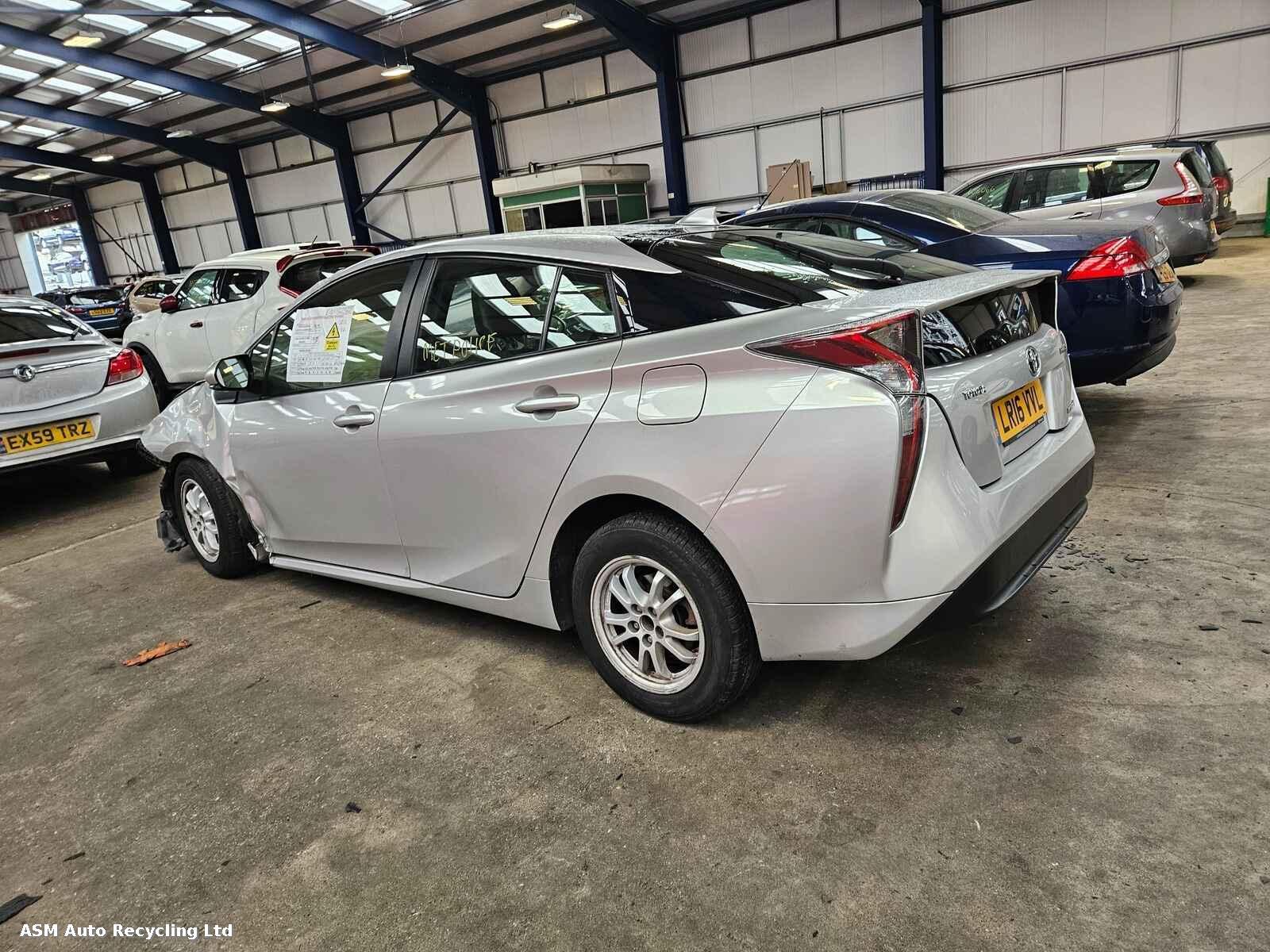 View Auto part Toyota Prius 2016 5 Door Hatchback Breaking