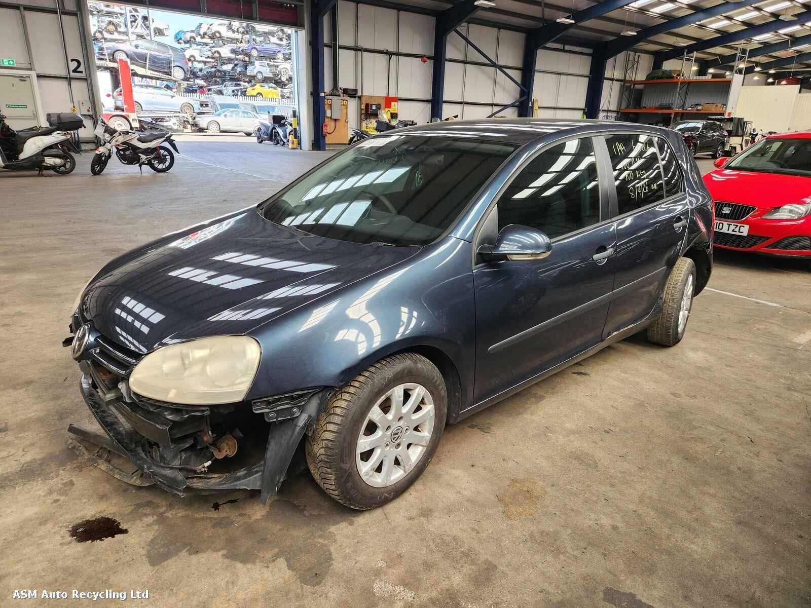 View Auto part Volkswagen Golf 2006 5 Door Hatchback Breaking