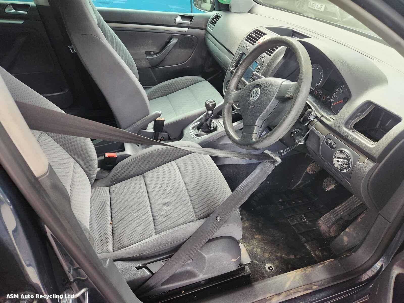 View Auto part Volkswagen Golf 2006 5 Door Hatchback Breaking