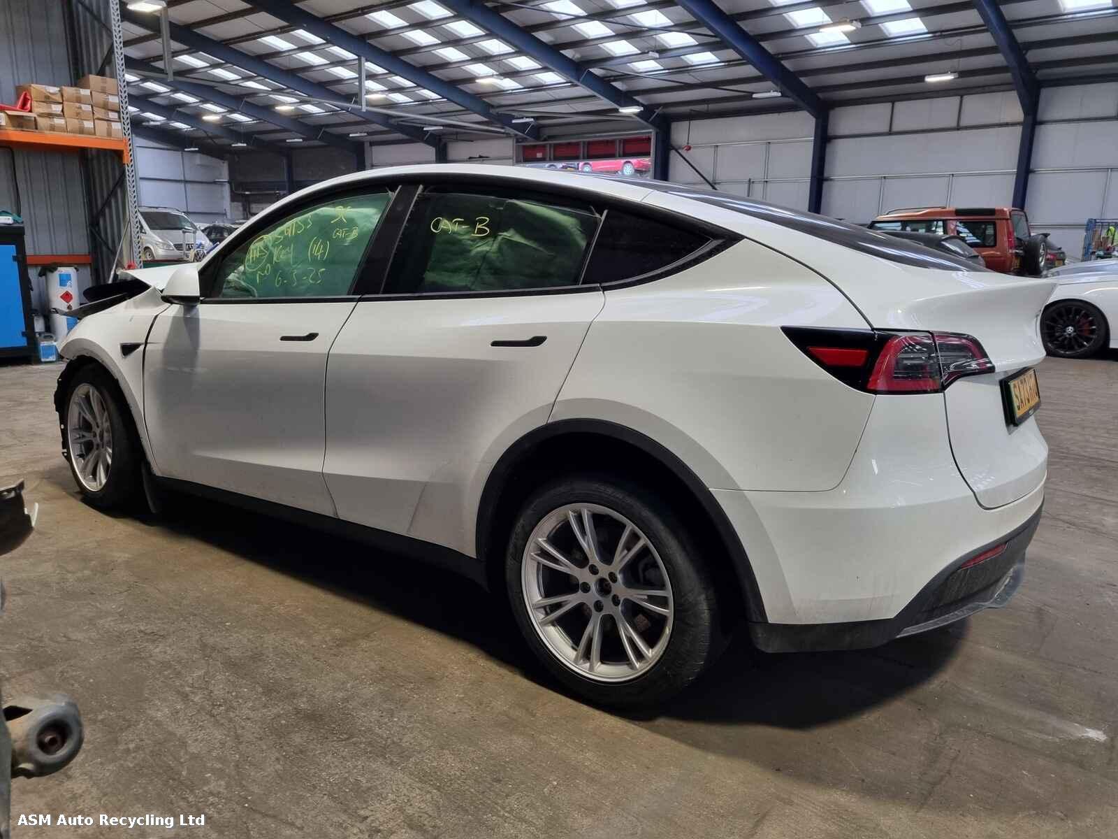 View Auto part Tesla Model Y 2023 5 Door Mpv Breaking