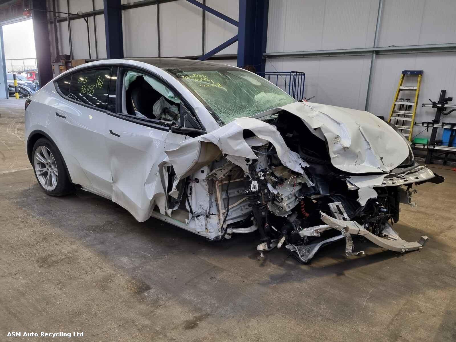 Image for a Tesla Model Y 2023 5 Door Mpv Breaking