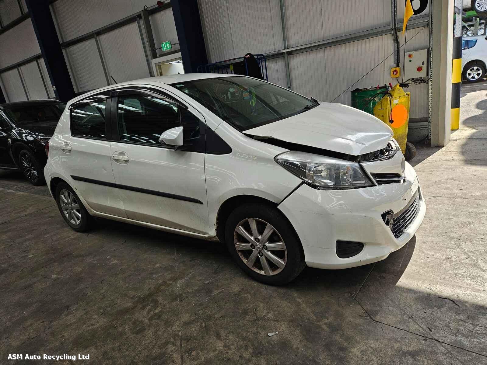 Image for a Toyota Yaris 2012 5 Door Hatchback Breaking