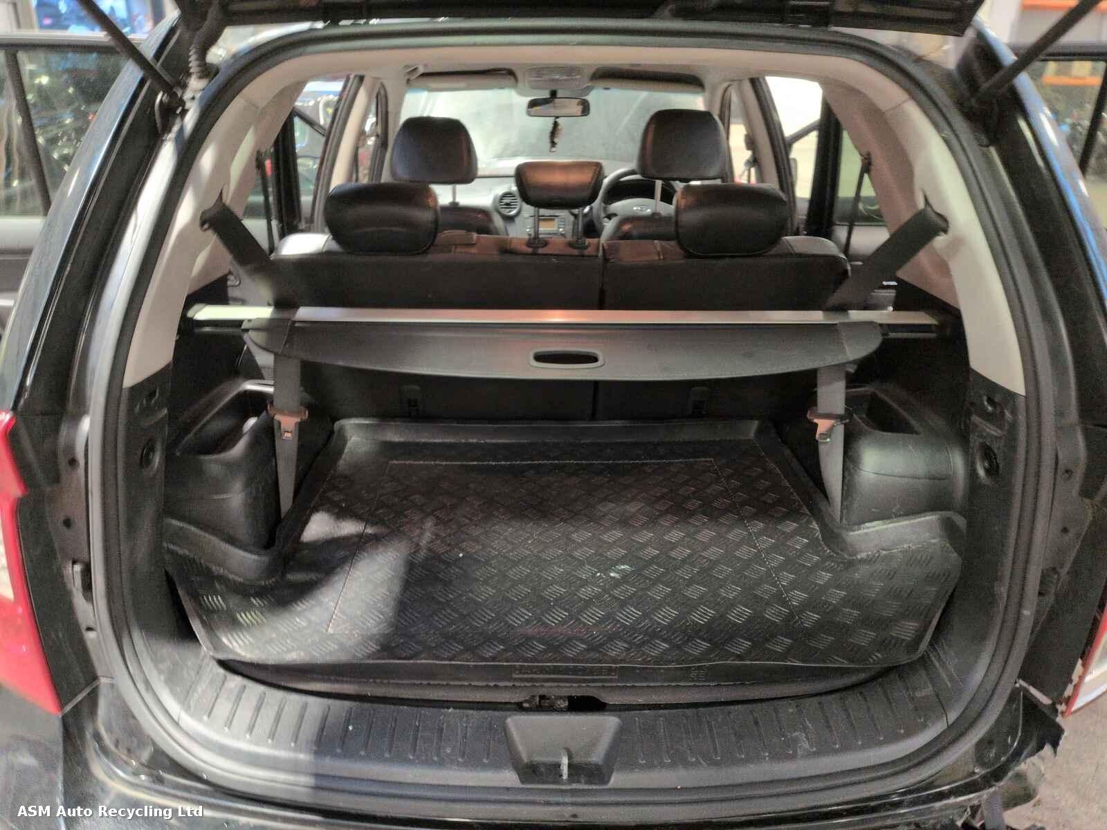 View Auto part Kia Carens 2011 5 Door Mpv Breaking