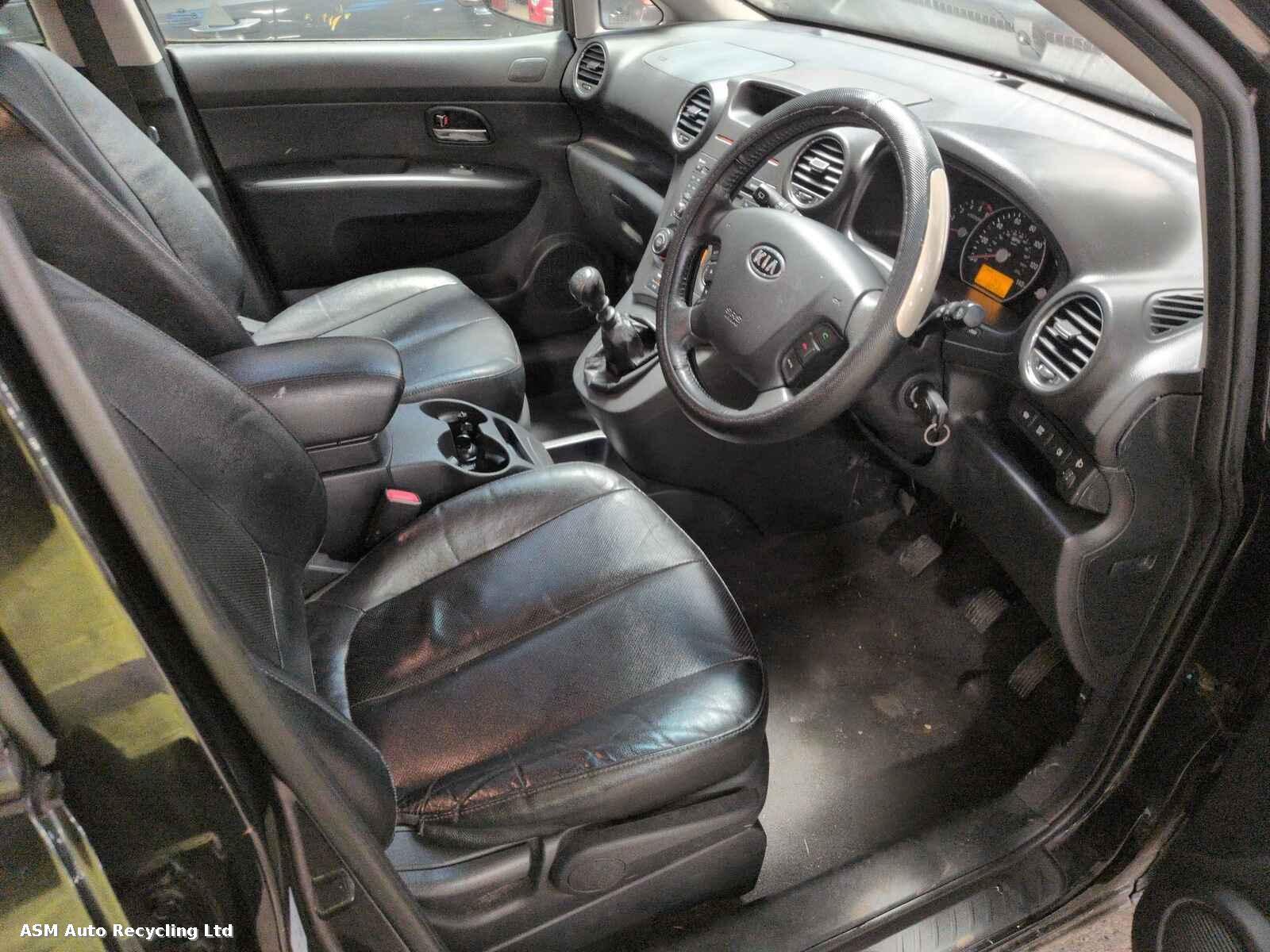 View Auto part Kia Carens 2011 5 Door Mpv Breaking