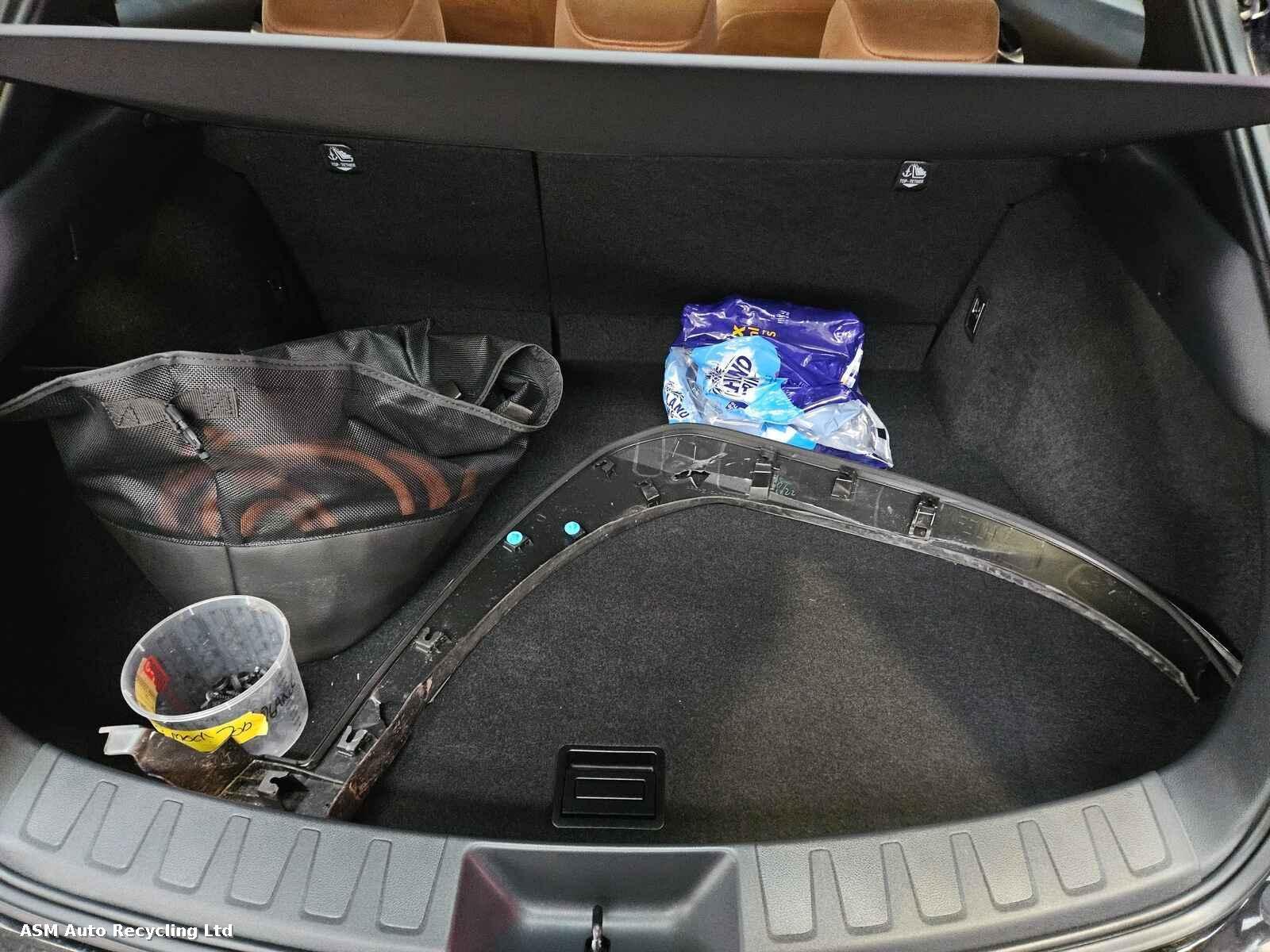 View Auto part Lexus Ux 2025 5 Door Estate Breaking