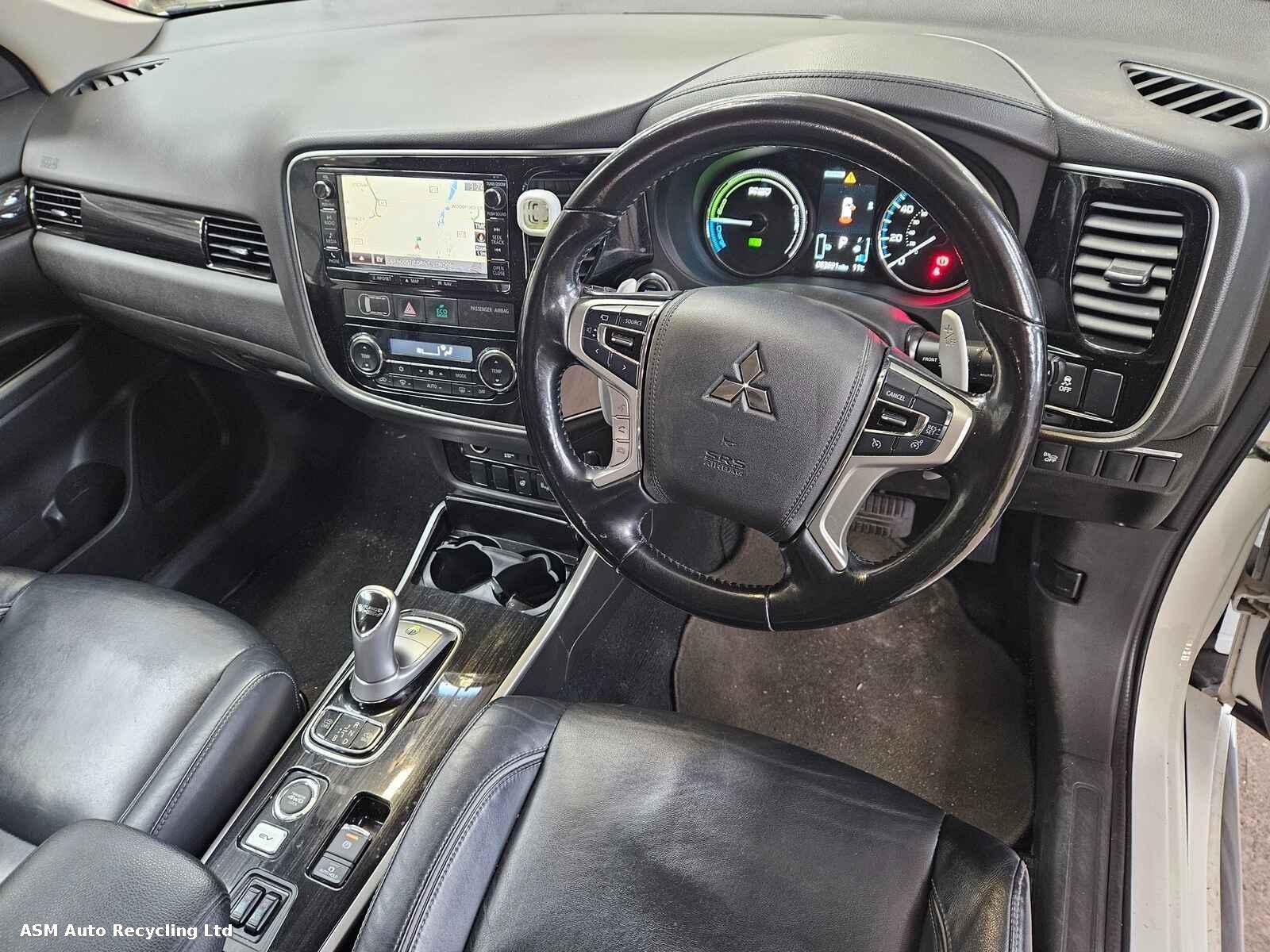 Mitsubishi Outlander 2017 5 Door Estate Breaking View Auto part Mitsubishi Outlander 2017 5 Door Estate Breaking