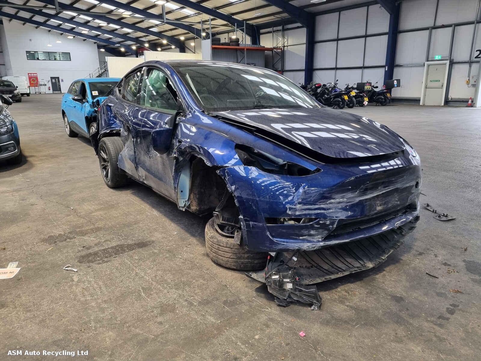 Image for a Tesla Model Y 2024 5 Door Mpv Breaking