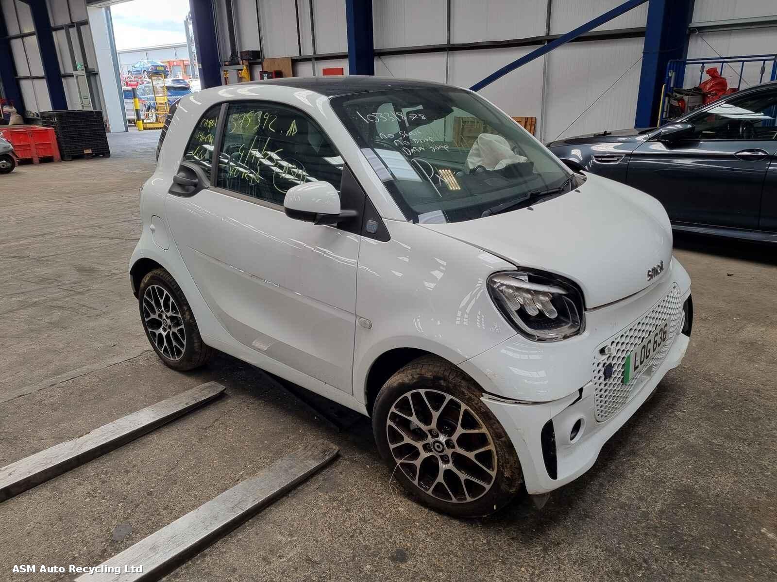 Image for a Smart Fortwo; Smartcar 2024 2 Door Coupe Breaking