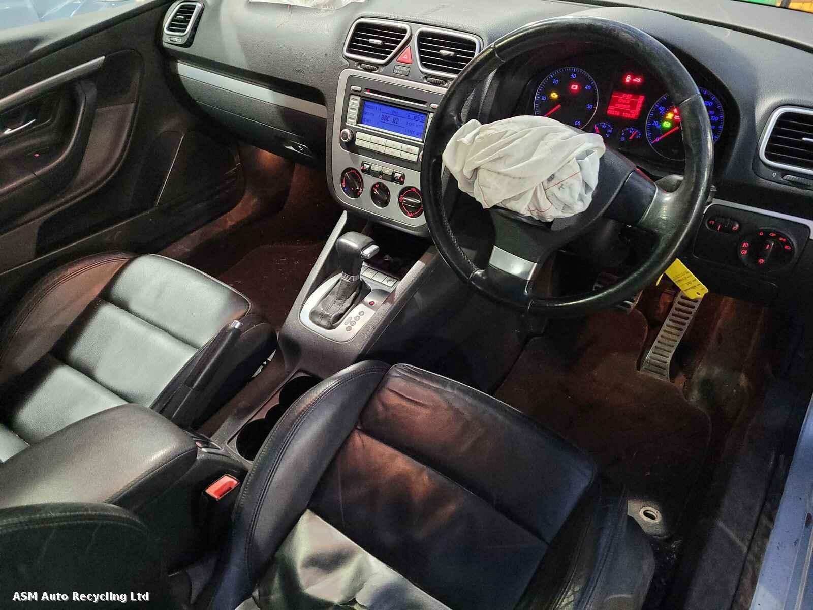 View Auto part Volkswagen Eos 2007 2 Door Convertible Breaking