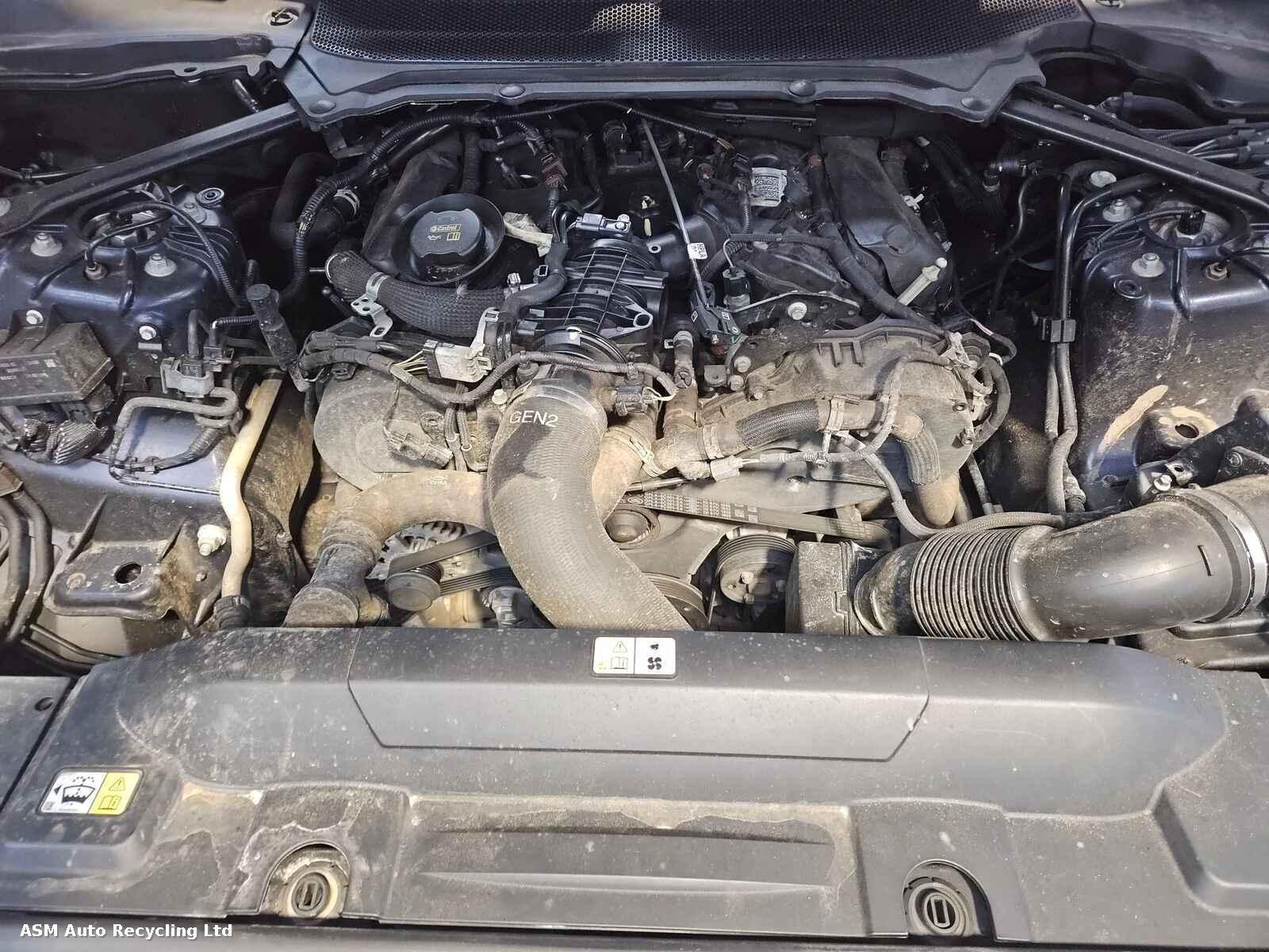 View Auto part Land Rover Range Rover 2017 5 Door Estate Breaking